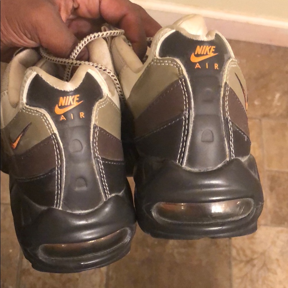 Sneakers - Picture 5 of 8